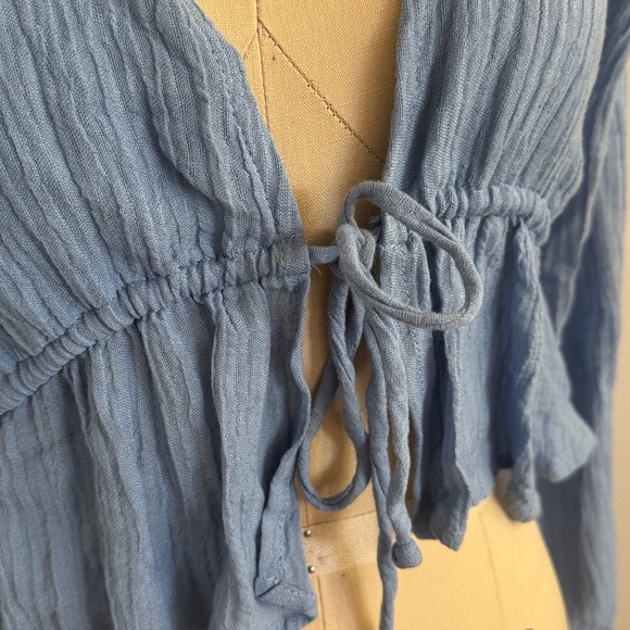 REVOLVE Jacques to in chambray blue top
Faithful the brand
Sz 4 NWT - Picture 4 of 9